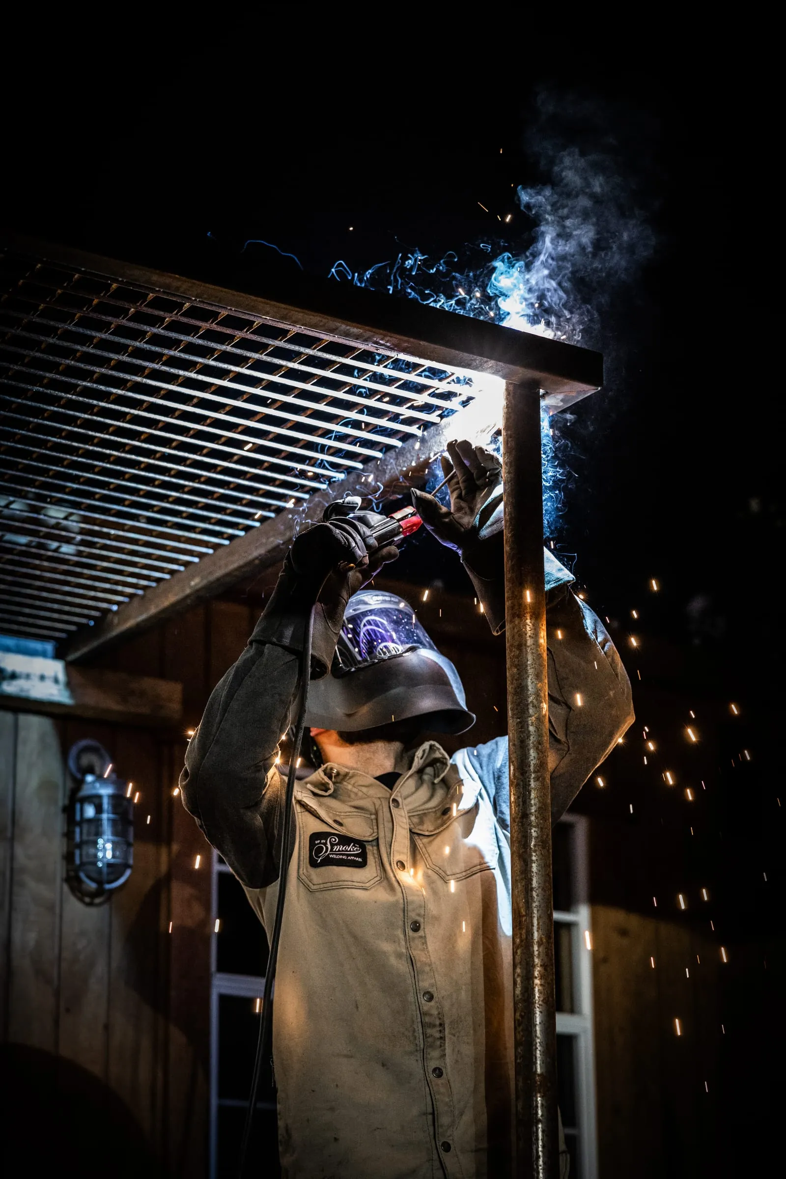 Welder repairing metal gate structure